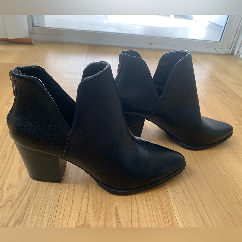 Women’s Sun+Stone black booties. Size 7.5. Like new!